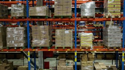 跨境電商“加速跑” 直擊上海港進(jìn)出口商品中轉(zhuǎn)倉，透視貿(mào)易新脈動(dòng)